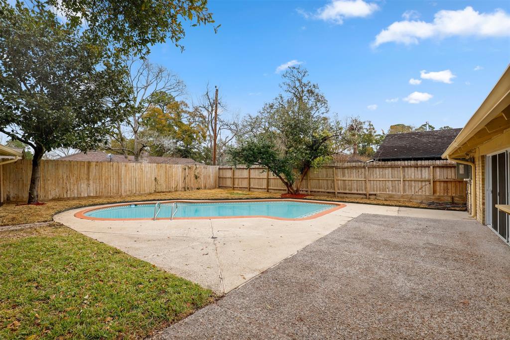 11314 1 Oak Spring Drive, Houston, Texas 77043, 3 Bedrooms Bedrooms, 9 Rooms Rooms,3 BathroomsBathrooms,Single-family,For Sale,Oak Spring,82645716