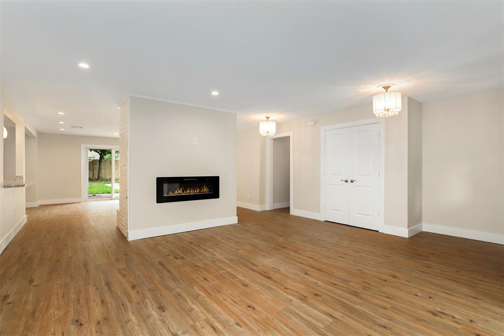 11314 1 Oak Spring Drive, Houston, Texas 77043, 3 Bedrooms Bedrooms, 9 Rooms Rooms,3 BathroomsBathrooms,Single-family,For Sale,Oak Spring,82645716
