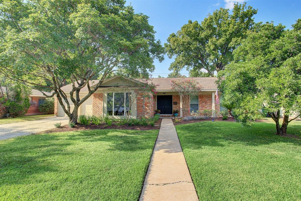 5218 1 Beechnut Street, Houston, Texas 77096, 3 Bedrooms Bedrooms, 8 Rooms Rooms,2 BathroomsBathrooms,Single-family,For Sale,Beechnut,11088302