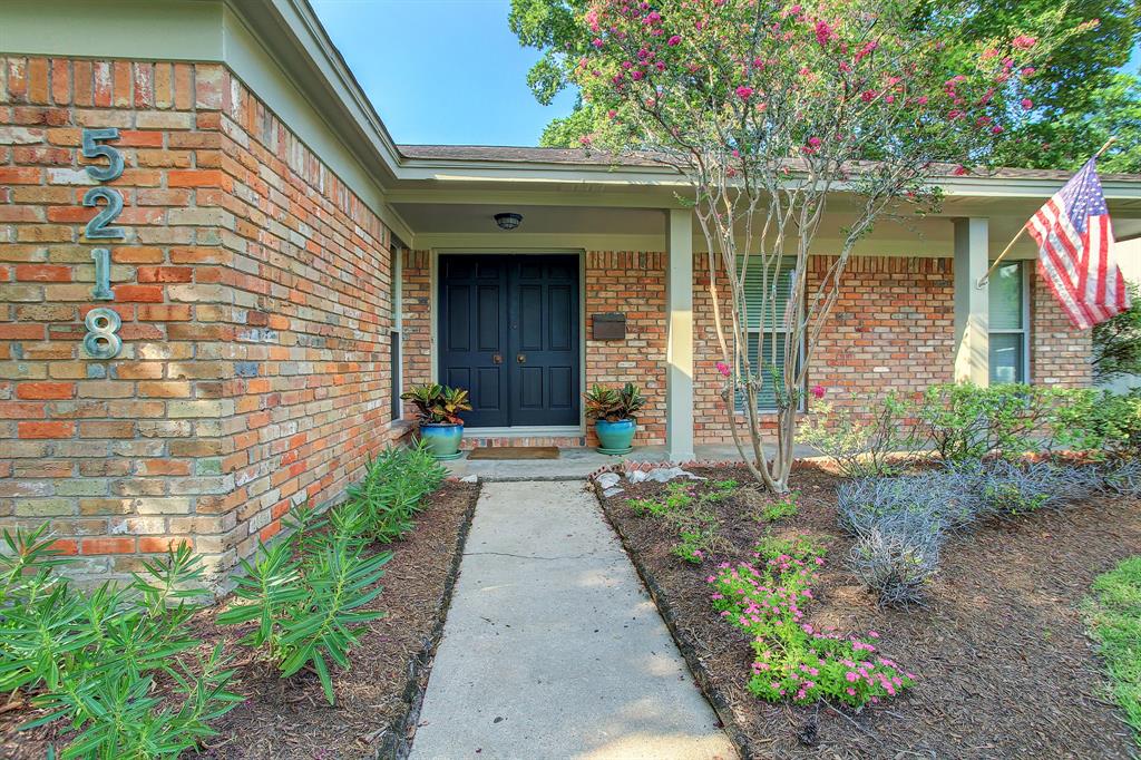 5218 1 Beechnut Street, Houston, Texas 77096, 3 Bedrooms Bedrooms, 8 Rooms Rooms,2 BathroomsBathrooms,Single-family,For Sale,Beechnut,11088302