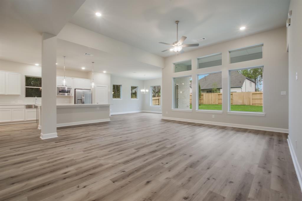17520 2 Autumn Leaves Drive, Conroe, Texas 77302, 4 Bedrooms Bedrooms, 8 Rooms Rooms,3 BathroomsBathrooms,Single-family,For Sale,Autumn Leaves,72532057