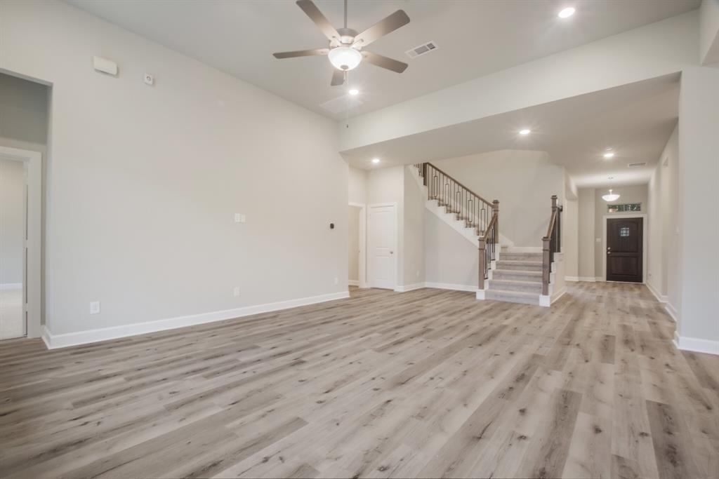17520 2 Autumn Leaves Drive, Conroe, Texas 77302, 4 Bedrooms Bedrooms, 8 Rooms Rooms,3 BathroomsBathrooms,Single-family,For Sale,Autumn Leaves,72532057