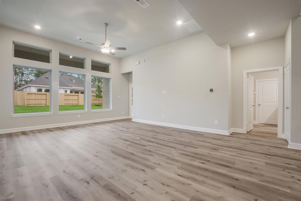17520 2 Autumn Leaves Drive, Conroe, Texas 77302, 4 Bedrooms Bedrooms, 8 Rooms Rooms,3 BathroomsBathrooms,Single-family,For Sale,Autumn Leaves,72532057