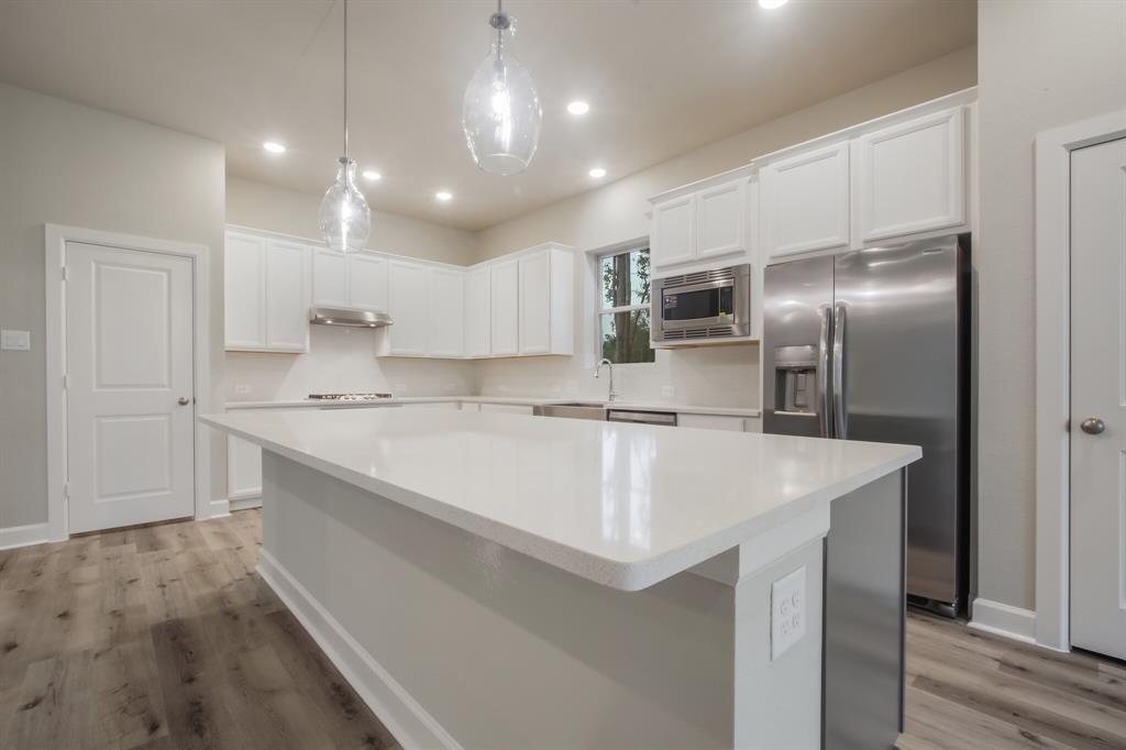 17520 2 Autumn Leaves Drive, Conroe, Texas 77302, 4 Bedrooms Bedrooms, 8 Rooms Rooms,3 BathroomsBathrooms,Single-family,For Sale,Autumn Leaves,72532057