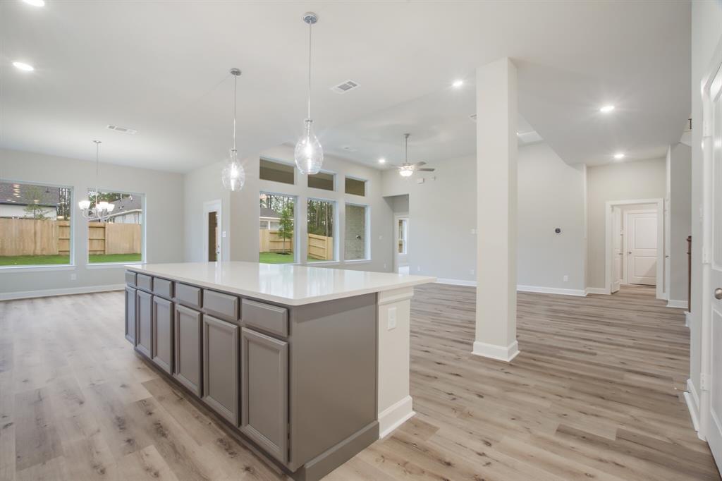 17520 2 Autumn Leaves Drive, Conroe, Texas 77302, 4 Bedrooms Bedrooms, 8 Rooms Rooms,3 BathroomsBathrooms,Single-family,For Sale,Autumn Leaves,72532057