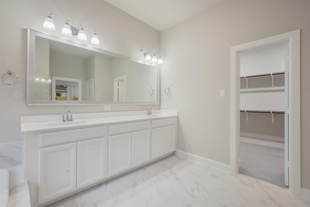 17520 2 Autumn Leaves Drive, Conroe, Texas 77302, 4 Bedrooms Bedrooms, 8 Rooms Rooms,3 BathroomsBathrooms,Single-family,For Sale,Autumn Leaves,72532057