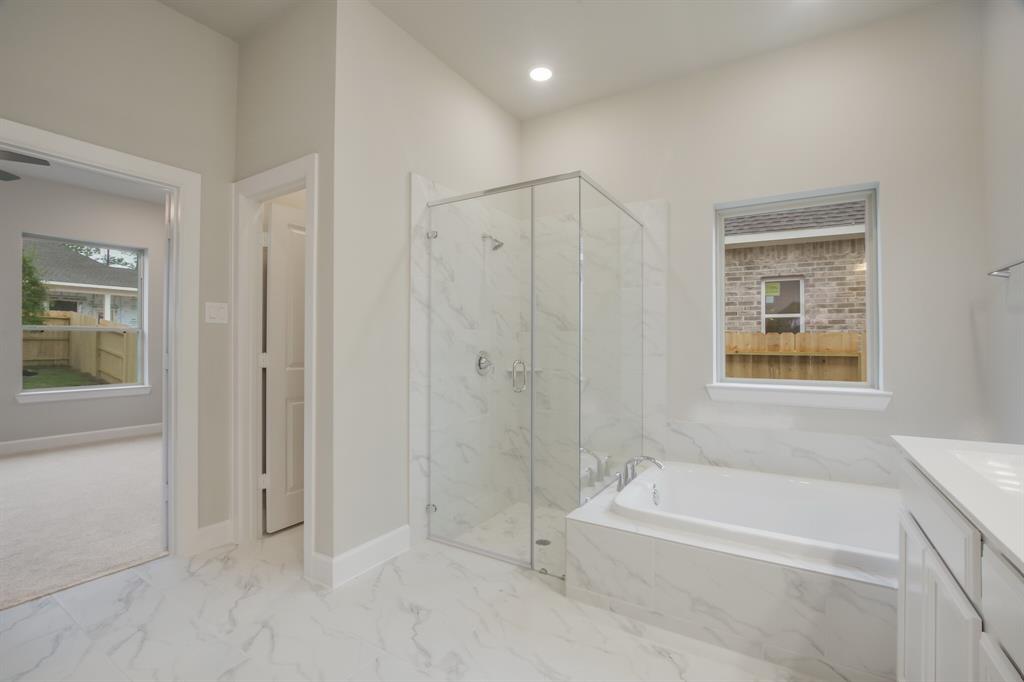 17520 2 Autumn Leaves Drive, Conroe, Texas 77302, 4 Bedrooms Bedrooms, 8 Rooms Rooms,3 BathroomsBathrooms,Single-family,For Sale,Autumn Leaves,72532057