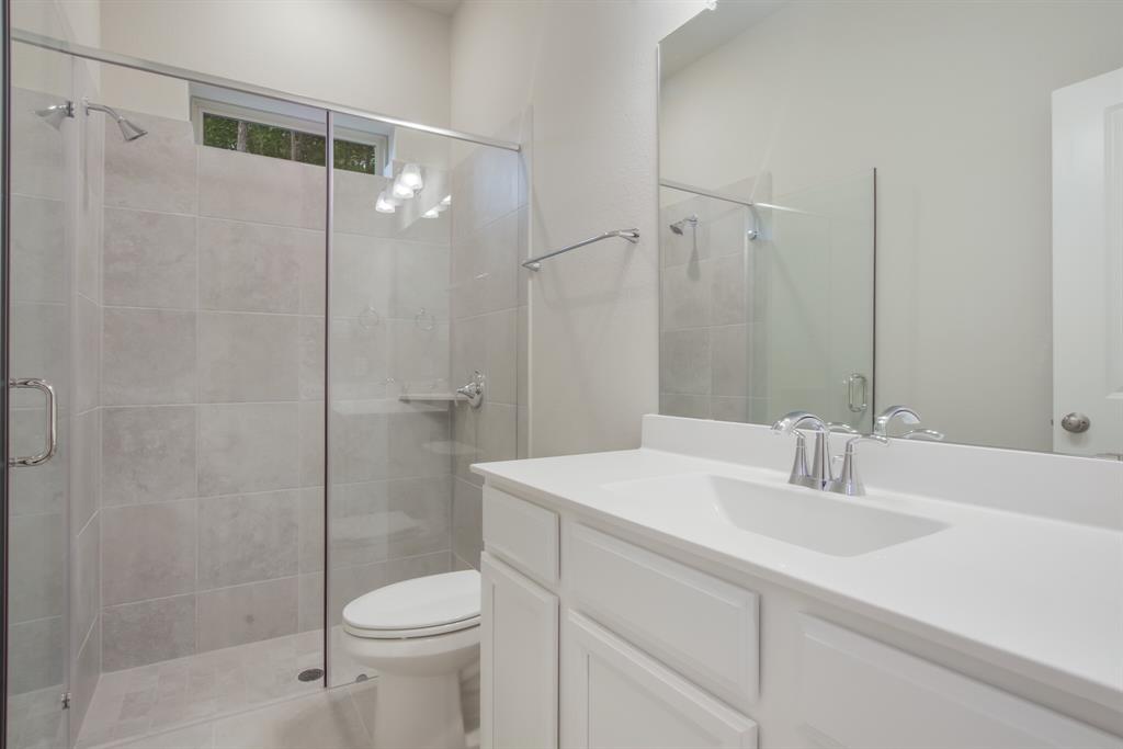 17520 2 Autumn Leaves Drive, Conroe, Texas 77302, 4 Bedrooms Bedrooms, 8 Rooms Rooms,3 BathroomsBathrooms,Single-family,For Sale,Autumn Leaves,72532057
