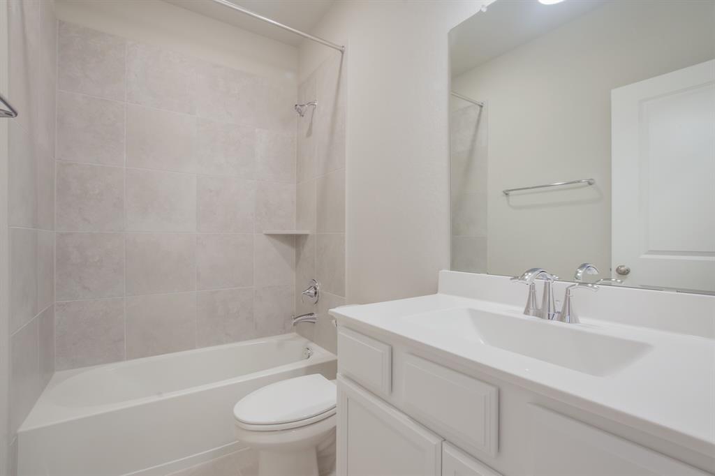 17520 2 Autumn Leaves Drive, Conroe, Texas 77302, 4 Bedrooms Bedrooms, 8 Rooms Rooms,3 BathroomsBathrooms,Single-family,For Sale,Autumn Leaves,72532057