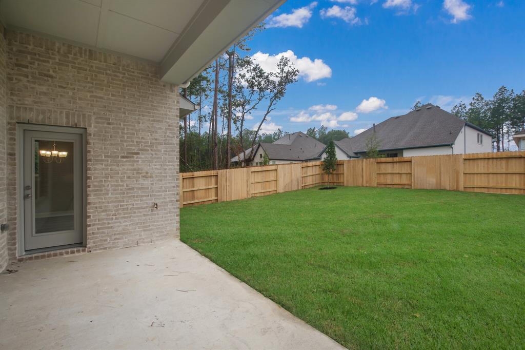 17520 2 Autumn Leaves Drive, Conroe, Texas 77302, 4 Bedrooms Bedrooms, 8 Rooms Rooms,3 BathroomsBathrooms,Single-family,For Sale,Autumn Leaves,72532057