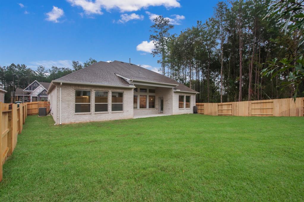 17520 2 Autumn Leaves Drive, Conroe, Texas 77302, 4 Bedrooms Bedrooms, 8 Rooms Rooms,3 BathroomsBathrooms,Single-family,For Sale,Autumn Leaves,72532057
