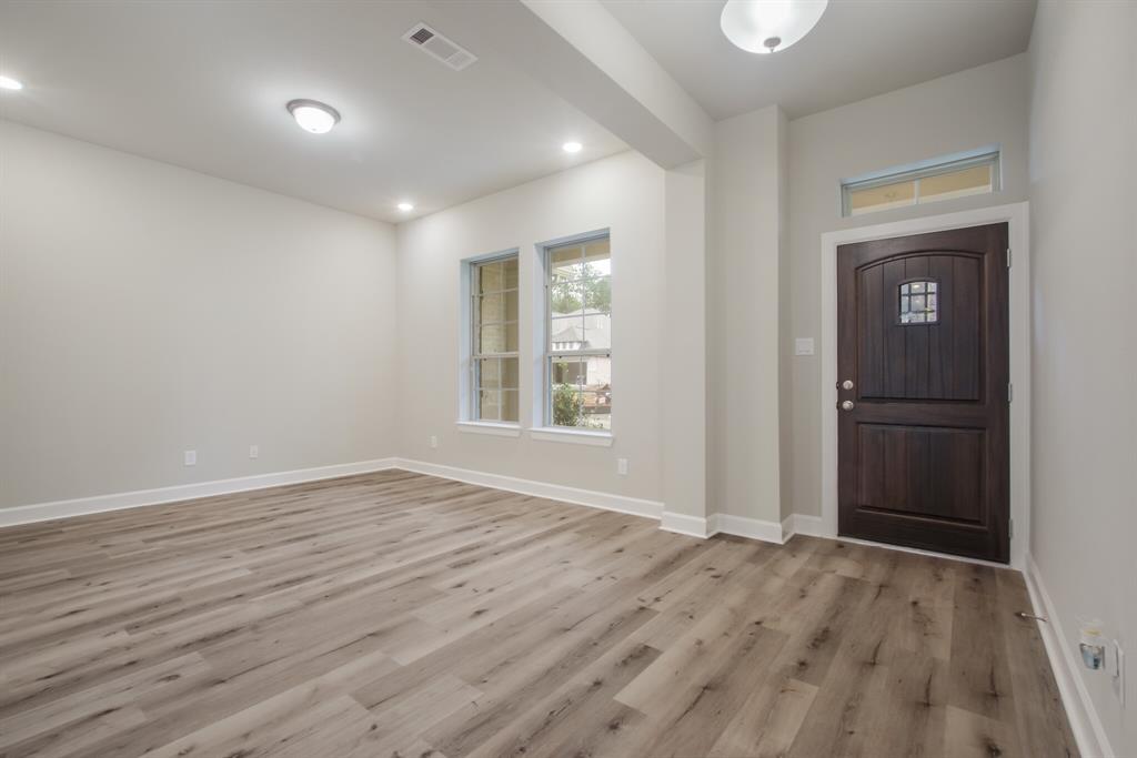 17520 2 Autumn Leaves Drive, Conroe, Texas 77302, 4 Bedrooms Bedrooms, 8 Rooms Rooms,3 BathroomsBathrooms,Single-family,For Sale,Autumn Leaves,72532057