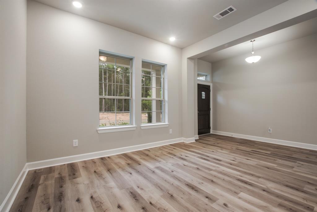 17520 2 Autumn Leaves Drive, Conroe, Texas 77302, 4 Bedrooms Bedrooms, 8 Rooms Rooms,3 BathroomsBathrooms,Single-family,For Sale,Autumn Leaves,72532057