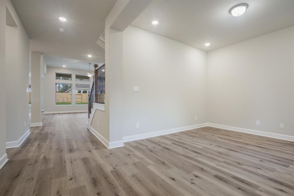 17520 2 Autumn Leaves Drive, Conroe, Texas 77302, 4 Bedrooms Bedrooms, 8 Rooms Rooms,3 BathroomsBathrooms,Single-family,For Sale,Autumn Leaves,72532057