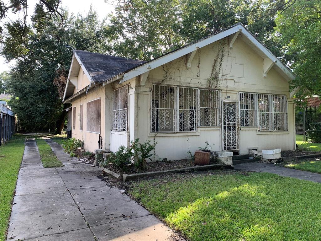 701 1 Hawthorne Street, Houston, Texas 77006, 3 Bedrooms Bedrooms, 3 Rooms Rooms,2 BathroomsBathrooms,Single-family,For Sale,Hawthorne,46672229