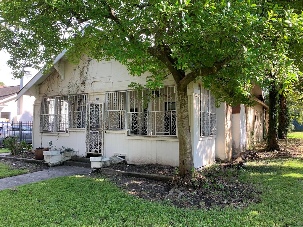 701 1 Hawthorne Street, Houston, Texas 77006, 3 Bedrooms Bedrooms, 3 Rooms Rooms,2 BathroomsBathrooms,Single-family,For Sale,Hawthorne,46672229