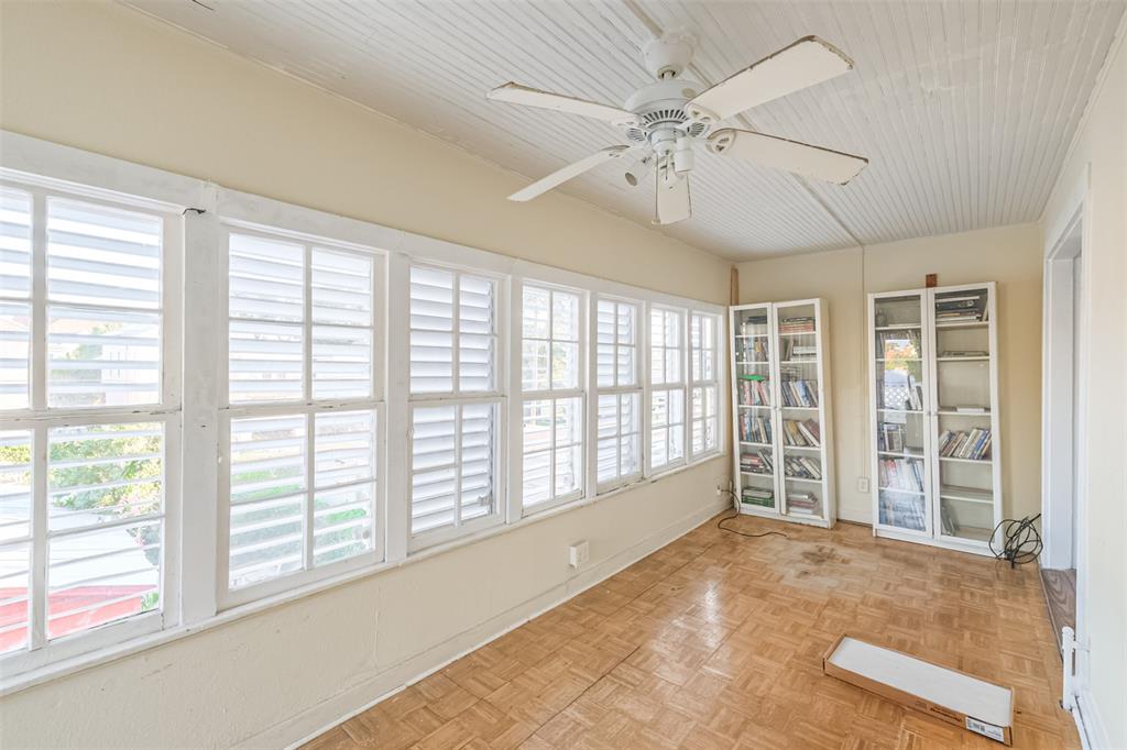 2609 2 Broadway Street, Galveston, Texas 77550, 4 Bedrooms Bedrooms, 8 Rooms Rooms,2 BathroomsBathrooms,Single-family,For Sale,Broadway,17218556