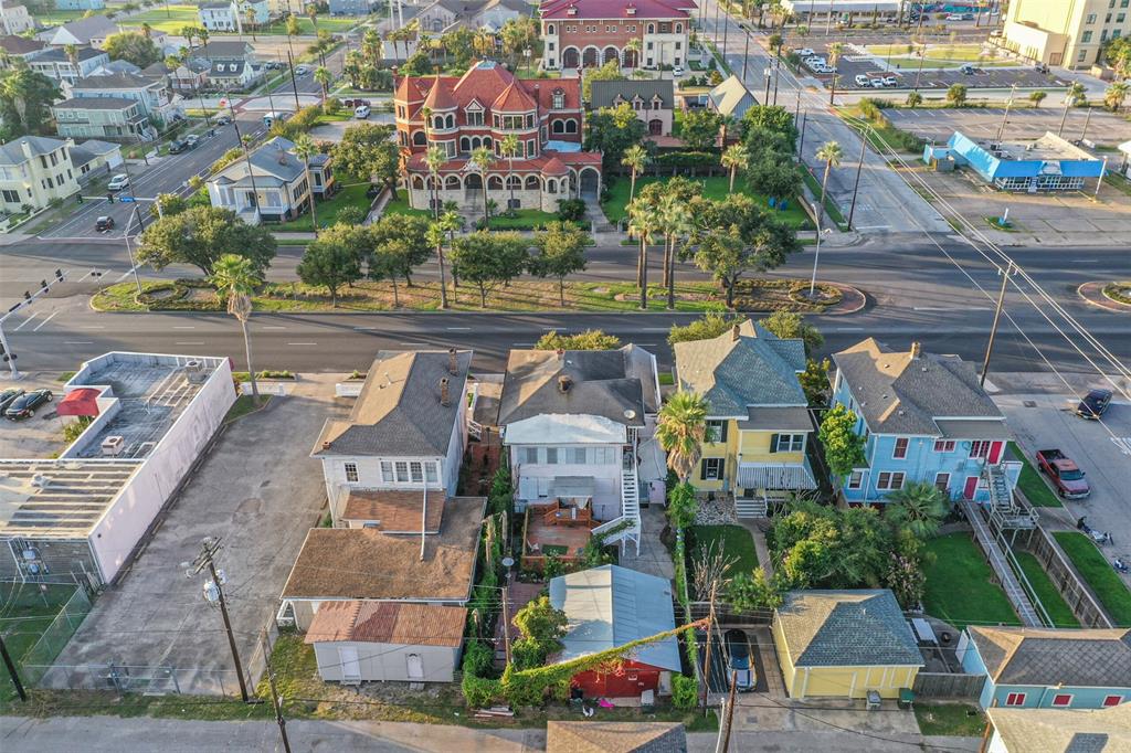 2609 2 Broadway Street, Galveston, Texas 77550, 4 Bedrooms Bedrooms, 8 Rooms Rooms,2 BathroomsBathrooms,Single-family,For Sale,Broadway,17218556