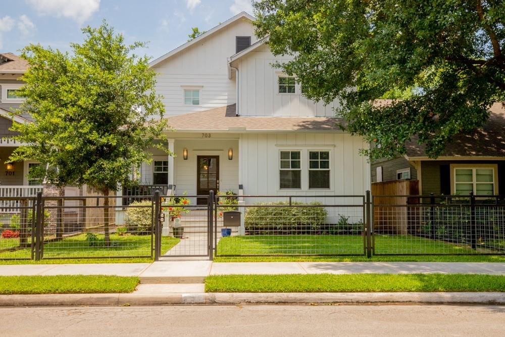 707 1 Aurora Street, Houston, Texas 77009, 4 Bedrooms Bedrooms, 4 Rooms Rooms,2 BathroomsBathrooms,Single-family,For Sale,Aurora Street,92308102