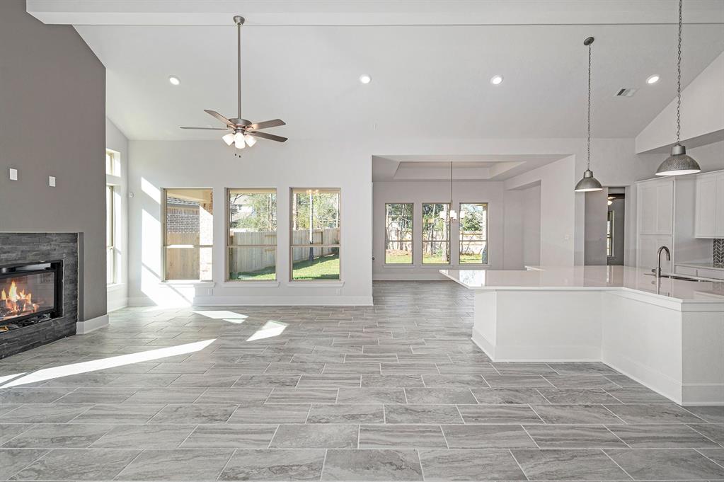 333 1 South Cadence Hills Loop, Willis, Texas 77318, 4 Bedrooms Bedrooms, 8 Rooms Rooms,3 BathroomsBathrooms,Single-family,For Sale,South Cadence Hills,77273576