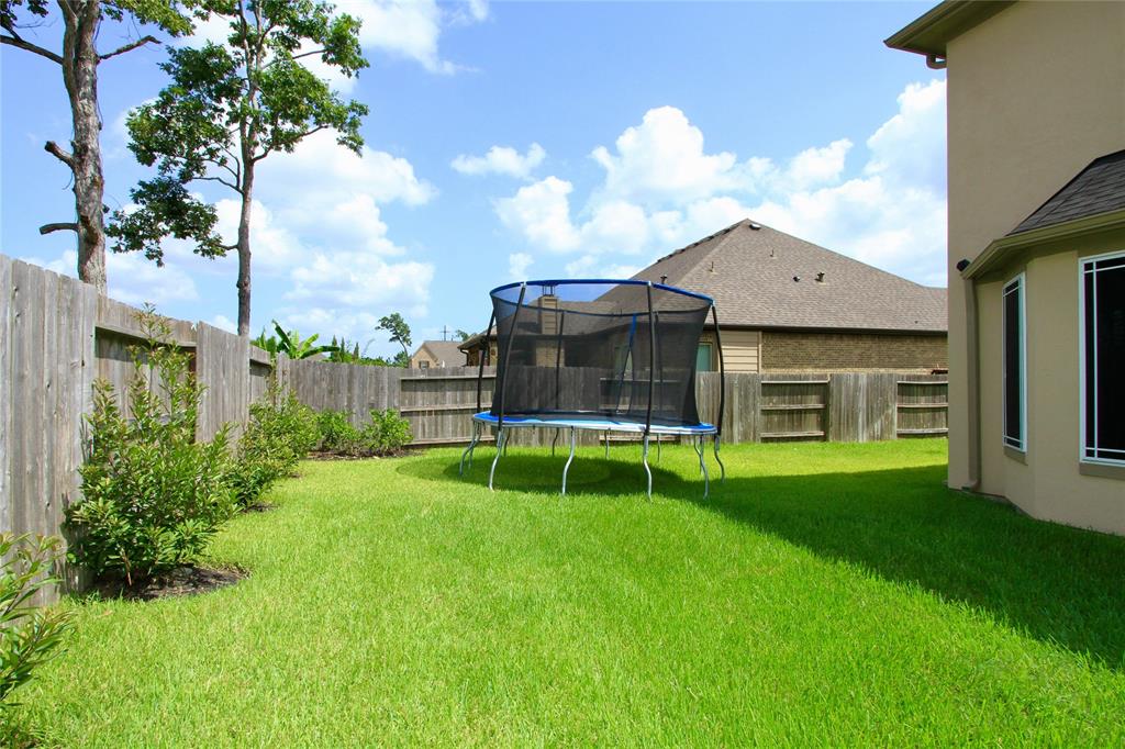 17117 2 Spirit Lake Lane, Houston, Texas 77044, 5 Bedrooms Bedrooms, 12 Rooms Rooms,3 BathroomsBathrooms,Single-family,For Sale,Spirit Lake,11566839