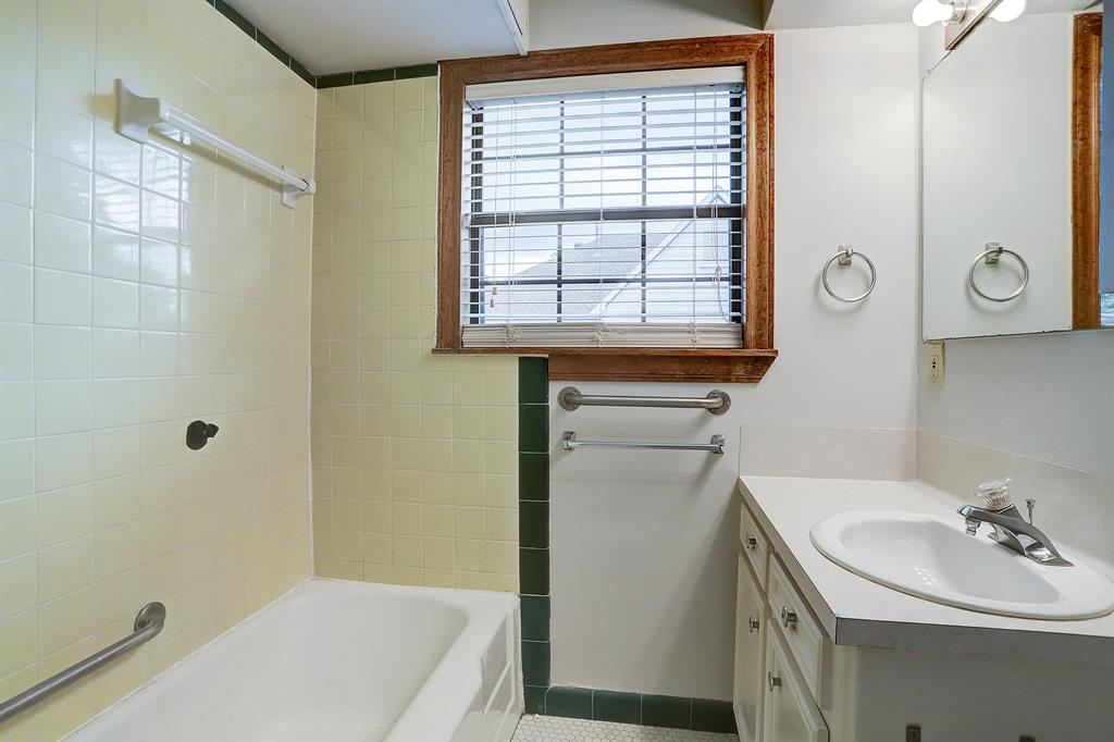 601 2 Gale Street, Houston, Texas 77009, 4 Bedrooms Bedrooms, 12 Rooms Rooms,3 BathroomsBathrooms,Single-family,For Sale,Gale,74954287