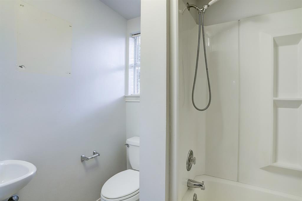 601 2 Gale Street, Houston, Texas 77009, 4 Bedrooms Bedrooms, 12 Rooms Rooms,3 BathroomsBathrooms,Single-family,For Sale,Gale,74954287