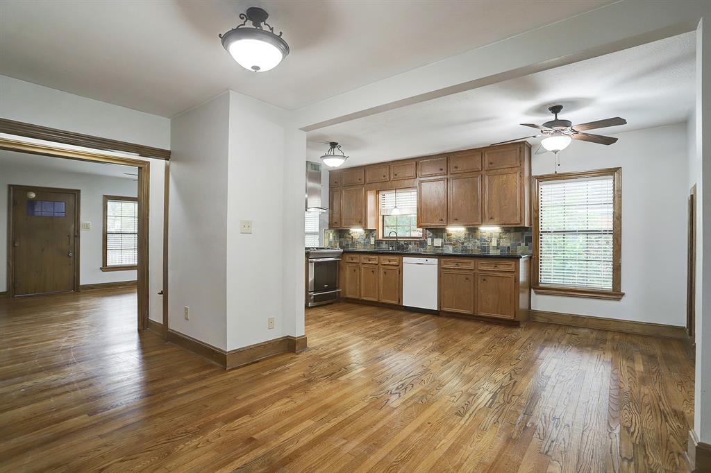 601 2 Gale Street, Houston, Texas 77009, 4 Bedrooms Bedrooms, 12 Rooms Rooms,3 BathroomsBathrooms,Single-family,For Sale,Gale,74954287