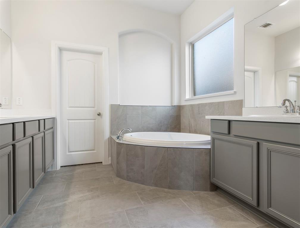 3235 2 Lake Shore Harbour Drive, Missouri City, Texas 77459, 5 Bedrooms Bedrooms, 10 Rooms Rooms,3 BathroomsBathrooms,Single-family,For Sale,Lake Shore Harbour,70827811
