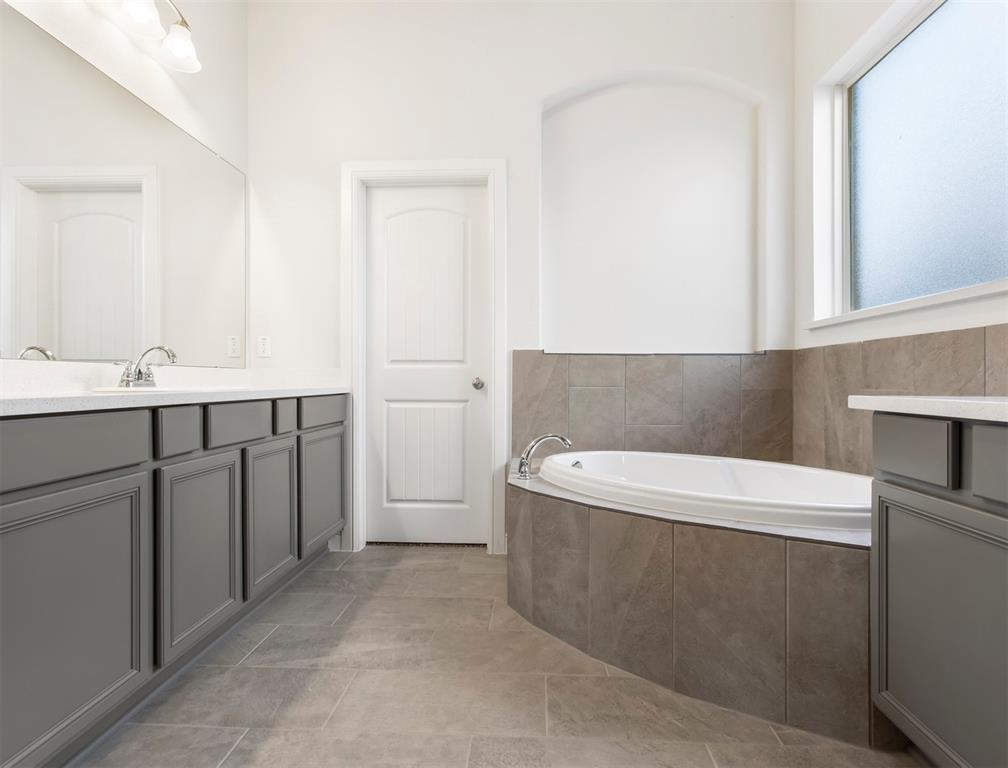 3235 2 Lake Shore Harbour Drive, Missouri City, Texas 77459, 5 Bedrooms Bedrooms, 10 Rooms Rooms,3 BathroomsBathrooms,Single-family,For Sale,Lake Shore Harbour,70827811