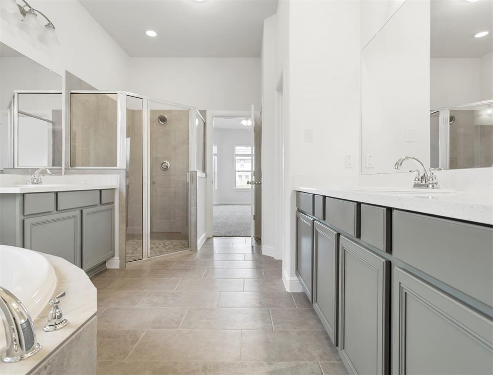 3235 2 Lake Shore Harbour Drive, Missouri City, Texas 77459, 5 Bedrooms Bedrooms, 10 Rooms Rooms,3 BathroomsBathrooms,Single-family,For Sale,Lake Shore Harbour,70827811