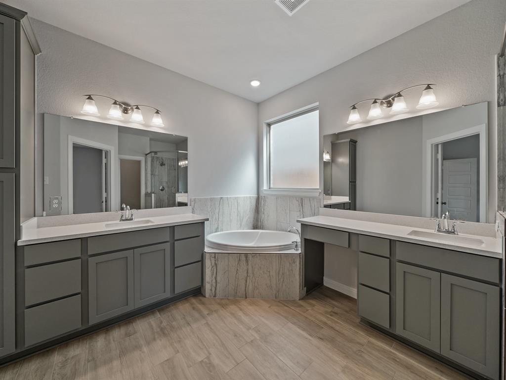 3203 2 Lake Shore Harbour Drive, Missouri City, Texas 77459, 5 Bedrooms Bedrooms, 10 Rooms Rooms,3 BathroomsBathrooms,Single-family,For Sale,Lake Shore Harbour,72863841