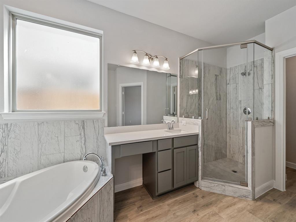 3203 2 Lake Shore Harbour Drive, Missouri City, Texas 77459, 5 Bedrooms Bedrooms, 10 Rooms Rooms,3 BathroomsBathrooms,Single-family,For Sale,Lake Shore Harbour,72863841
