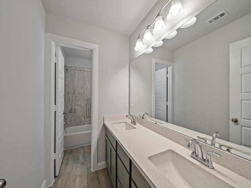 3203 2 Lake Shore Harbour Drive, Missouri City, Texas 77459, 5 Bedrooms Bedrooms, 10 Rooms Rooms,3 BathroomsBathrooms,Single-family,For Sale,Lake Shore Harbour,72863841