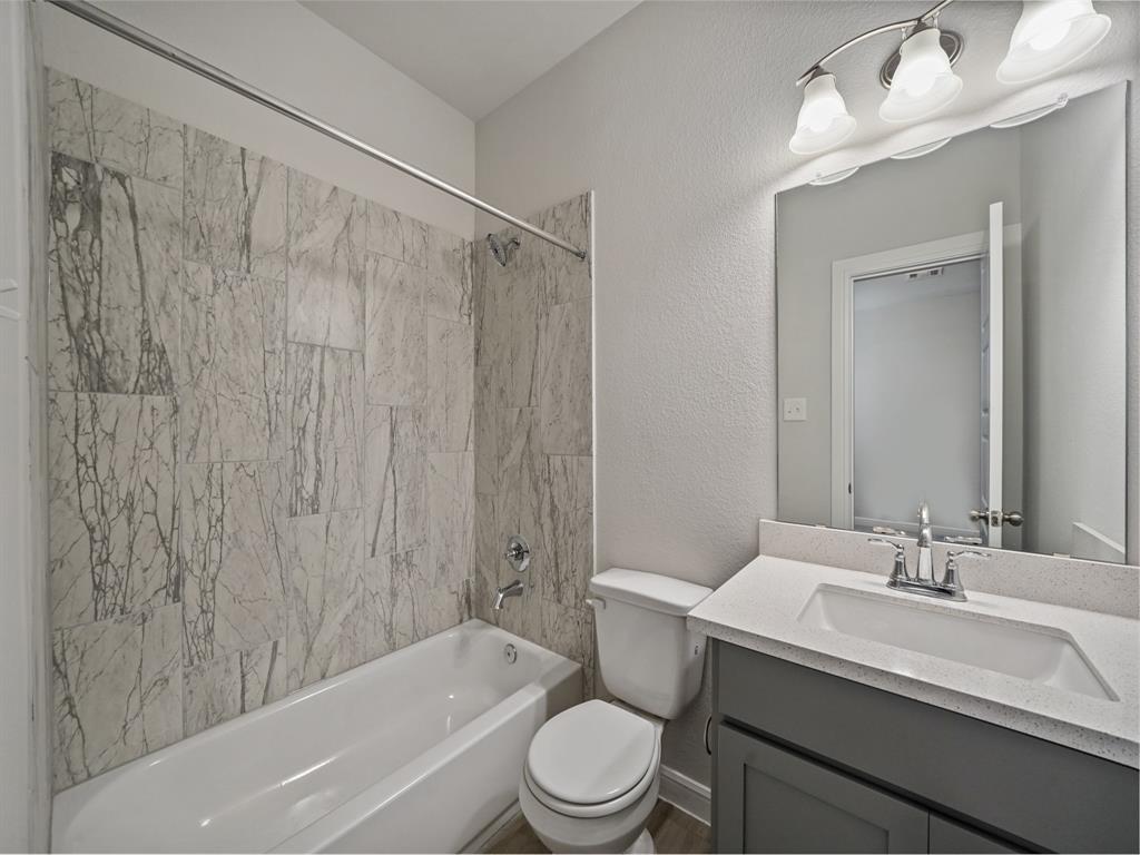 3203 2 Lake Shore Harbour Drive, Missouri City, Texas 77459, 5 Bedrooms Bedrooms, 10 Rooms Rooms,3 BathroomsBathrooms,Single-family,For Sale,Lake Shore Harbour,72863841