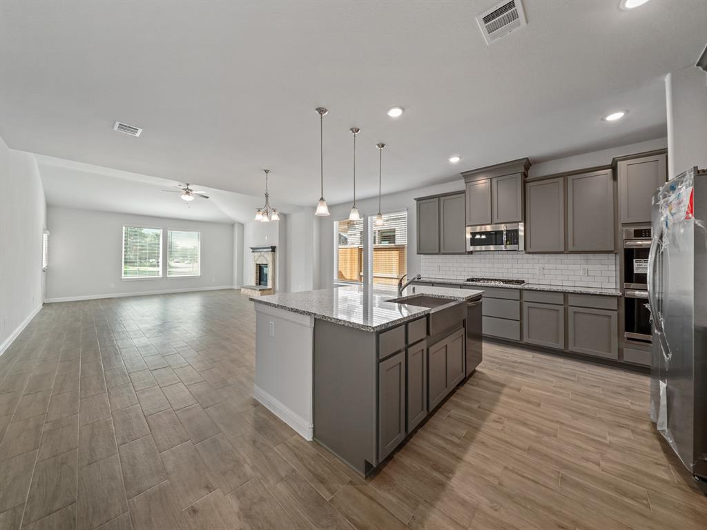 3203 2 Lake Shore Harbour Drive, Missouri City, Texas 77459, 5 Bedrooms Bedrooms, 10 Rooms Rooms,3 BathroomsBathrooms,Single-family,For Sale,Lake Shore Harbour,72863841