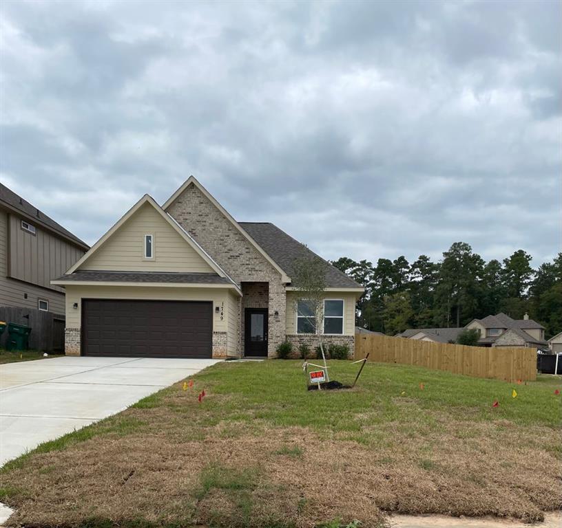 1749 Cindy Lane Conroe, Texas Charming new construction never lived in, 3 beds/2 bath home in a beautiful neighborhood of Canyon Creek in Conroe. Laminate flooring and open floor plan with kitchen open to breakfast and the living area, granite countertops, title backsplash, stainless steel appliances, plenty of cabinets. Primary bathroom with shower and separate tub. Hurry and schedule your appointment today!!!