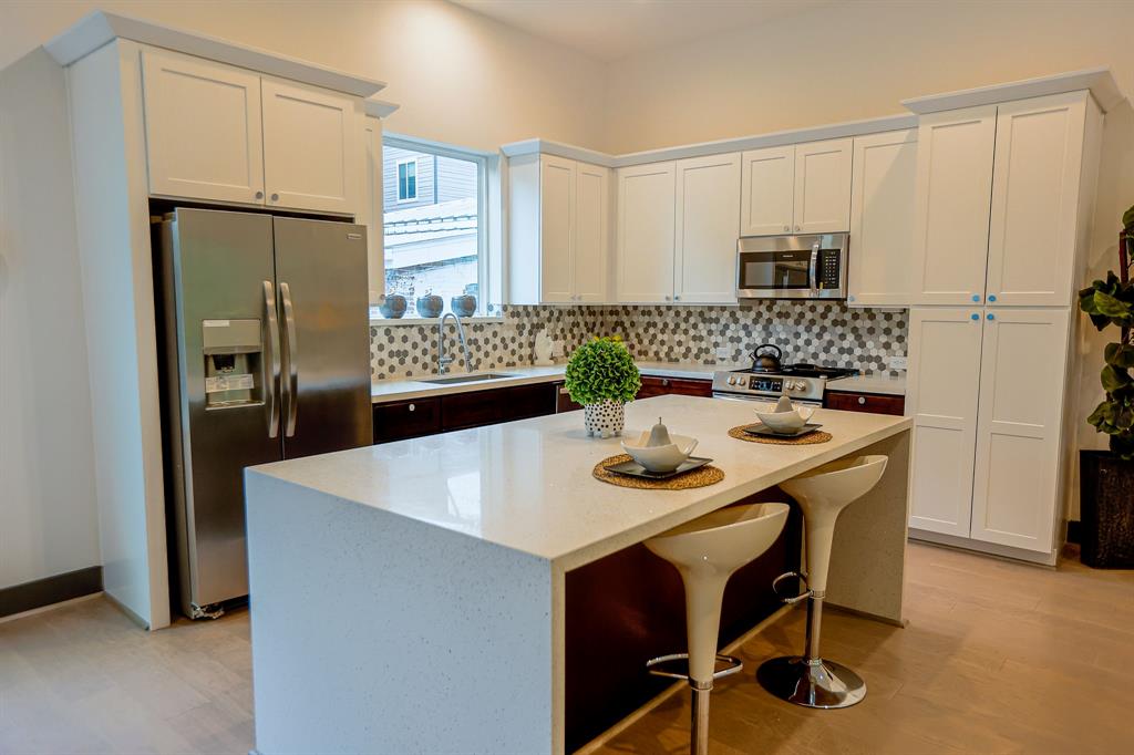 2304 3 Johnson Street, Houston, Texas 77007, 3 Bedrooms Bedrooms, 3 Rooms Rooms,3 BathroomsBathrooms,Single-family,For Sale,Johnson,88859653