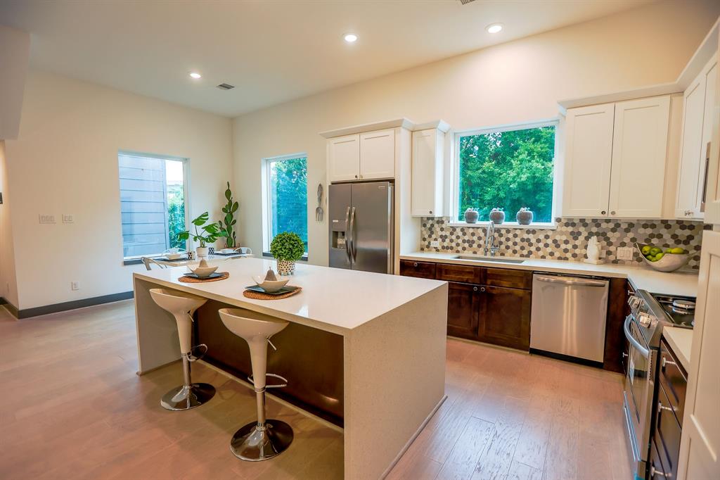 2304 3 Johnson Street, Houston, Texas 77007, 3 Bedrooms Bedrooms, 3 Rooms Rooms,3 BathroomsBathrooms,Single-family,For Sale,Johnson,88859653