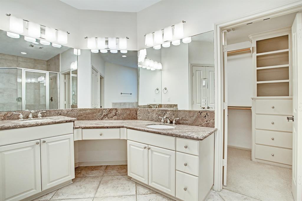 5315 3 Saint George Square Lane, Houston, Texas 77056, 3 Bedrooms Bedrooms, 7 Rooms Rooms,3 BathroomsBathrooms,Single-family,For Sale,Saint George Square,54672945