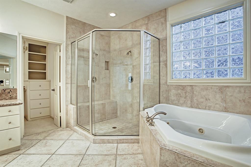5315 3 Saint George Square Lane, Houston, Texas 77056, 3 Bedrooms Bedrooms, 7 Rooms Rooms,3 BathroomsBathrooms,Single-family,For Sale,Saint George Square,54672945