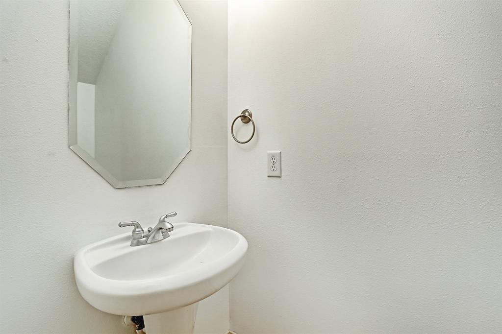 5315 3 Saint George Square Lane, Houston, Texas 77056, 3 Bedrooms Bedrooms, 7 Rooms Rooms,3 BathroomsBathrooms,Single-family,For Sale,Saint George Square,54672945