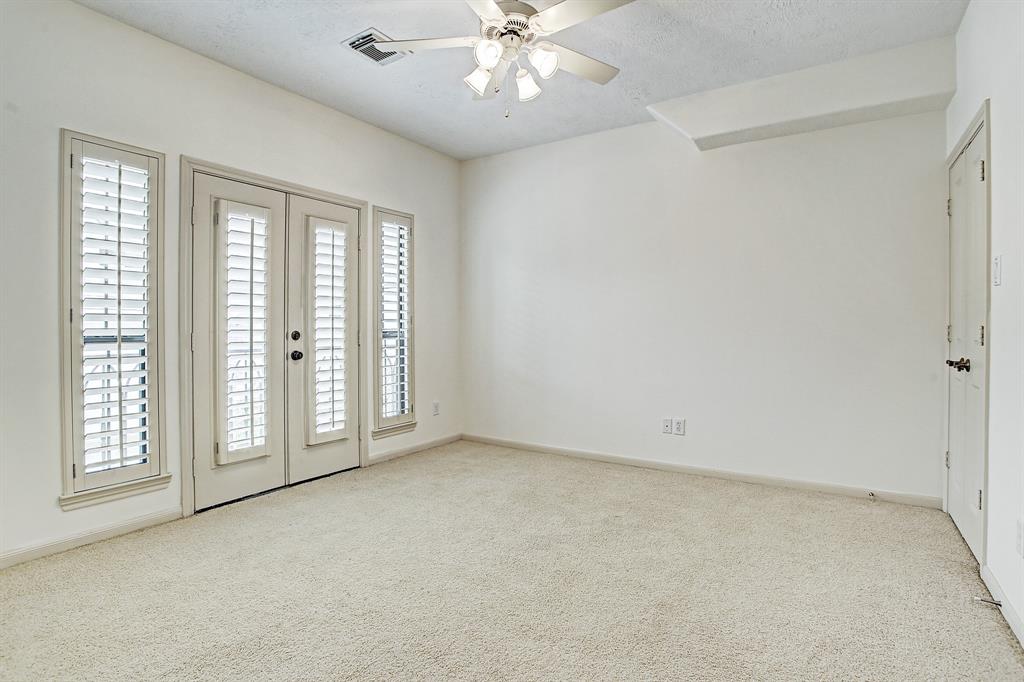 5315 3 Saint George Square Lane, Houston, Texas 77056, 3 Bedrooms Bedrooms, 7 Rooms Rooms,3 BathroomsBathrooms,Single-family,For Sale,Saint George Square,54672945