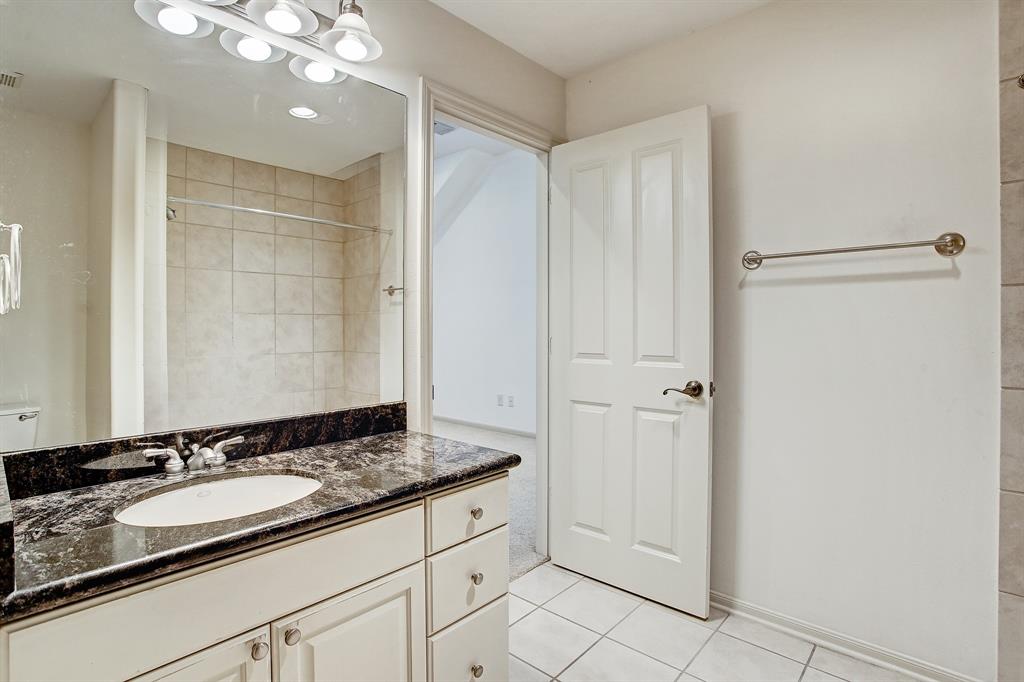 5315 3 Saint George Square Lane, Houston, Texas 77056, 3 Bedrooms Bedrooms, 7 Rooms Rooms,3 BathroomsBathrooms,Single-family,For Sale,Saint George Square,54672945
