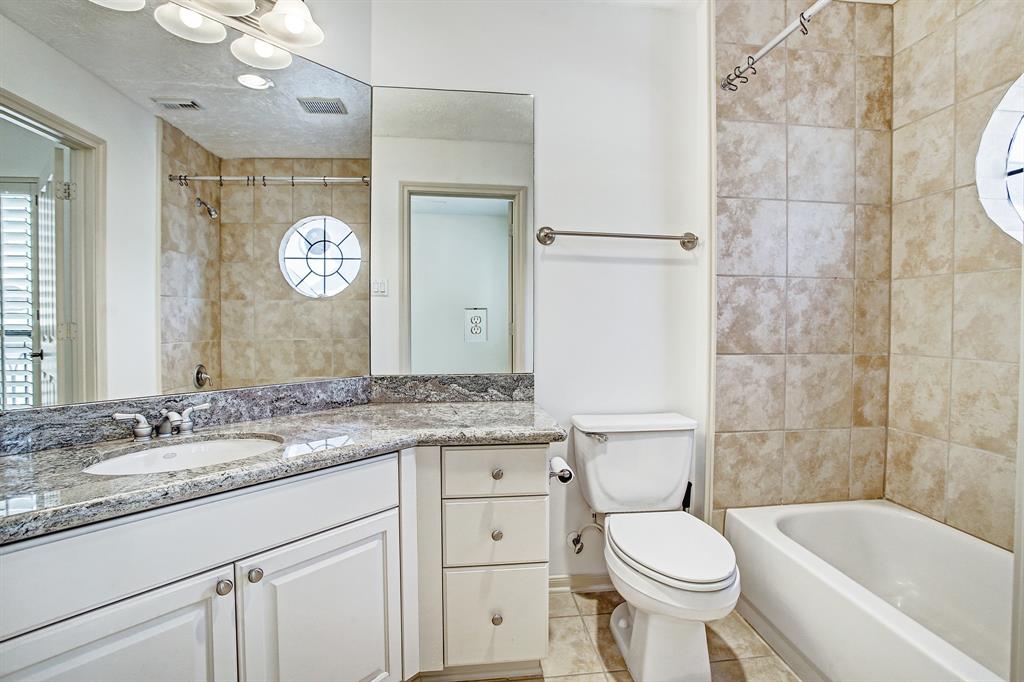 5315 3 Saint George Square Lane, Houston, Texas 77056, 3 Bedrooms Bedrooms, 7 Rooms Rooms,3 BathroomsBathrooms,Single-family,For Sale,Saint George Square,54672945