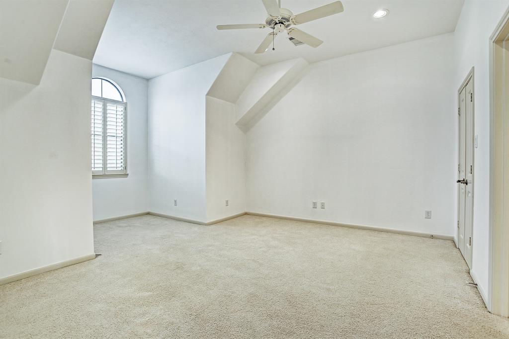 5315 3 Saint George Square Lane, Houston, Texas 77056, 3 Bedrooms Bedrooms, 7 Rooms Rooms,3 BathroomsBathrooms,Single-family,For Sale,Saint George Square,54672945