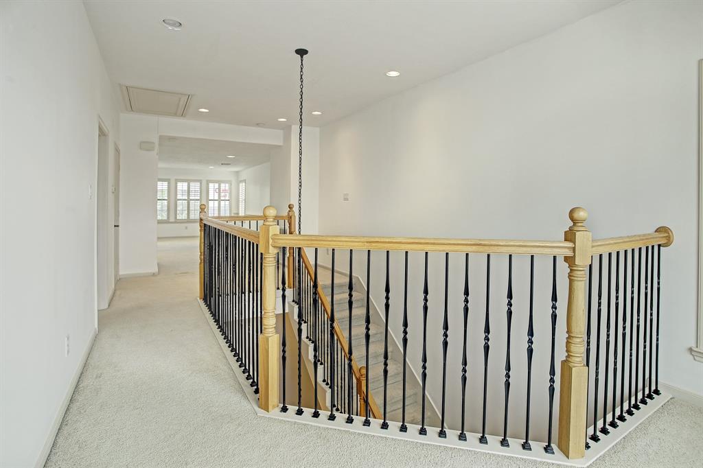 5315 3 Saint George Square Lane, Houston, Texas 77056, 3 Bedrooms Bedrooms, 7 Rooms Rooms,3 BathroomsBathrooms,Single-family,For Sale,Saint George Square,54672945