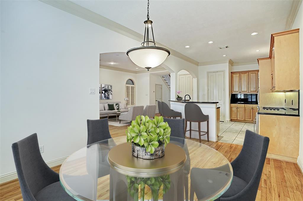 5315 3 Saint George Square Lane, Houston, Texas 77056, 3 Bedrooms Bedrooms, 7 Rooms Rooms,3 BathroomsBathrooms,Single-family,For Sale,Saint George Square,54672945