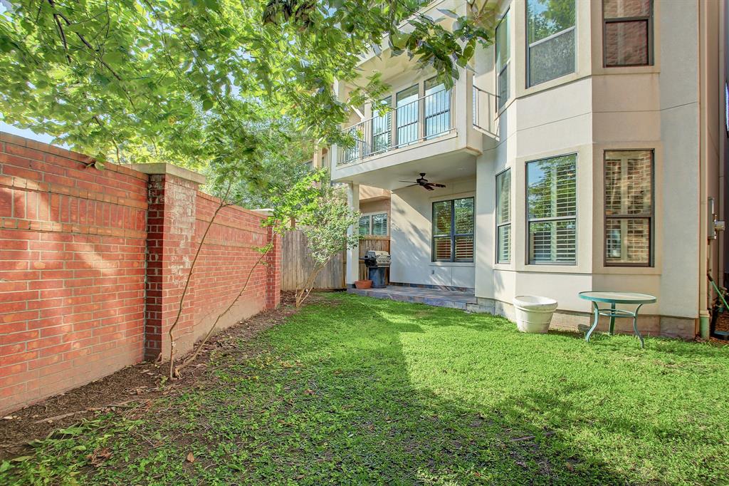 5315 3 Saint George Square Lane, Houston, Texas 77056, 3 Bedrooms Bedrooms, 7 Rooms Rooms,3 BathroomsBathrooms,Single-family,For Sale,Saint George Square,54672945