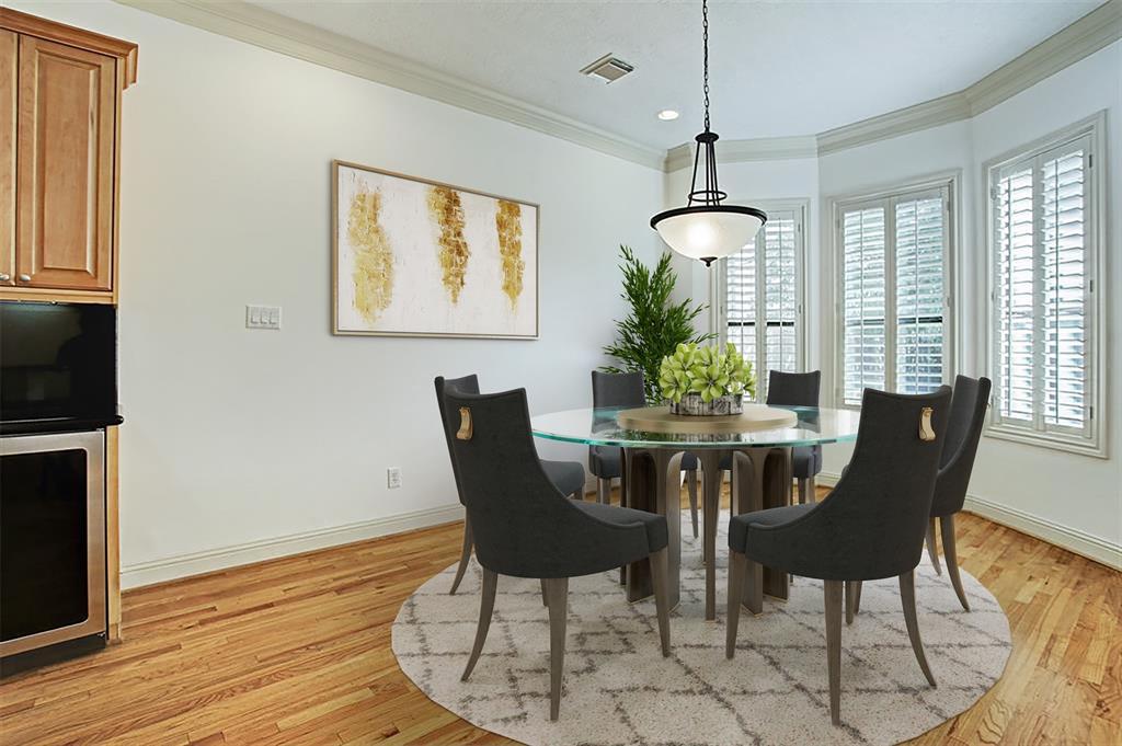 5315 3 Saint George Square Lane, Houston, Texas 77056, 3 Bedrooms Bedrooms, 7 Rooms Rooms,3 BathroomsBathrooms,Single-family,For Sale,Saint George Square,54672945